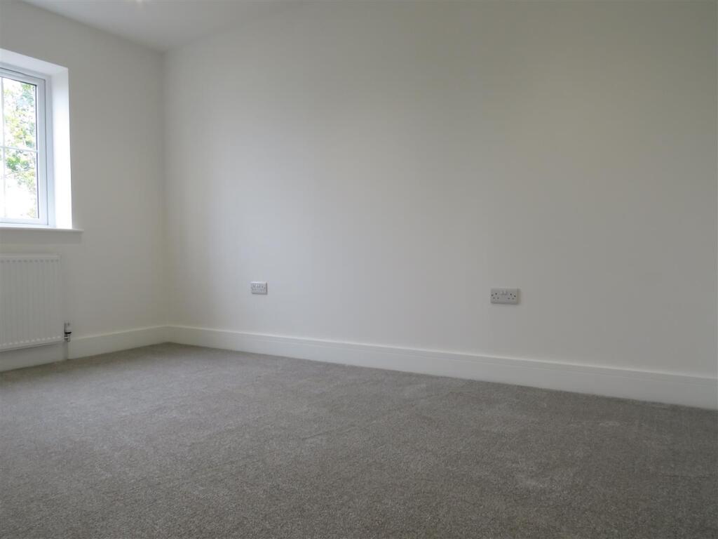 Bedroom - 2.JPG
