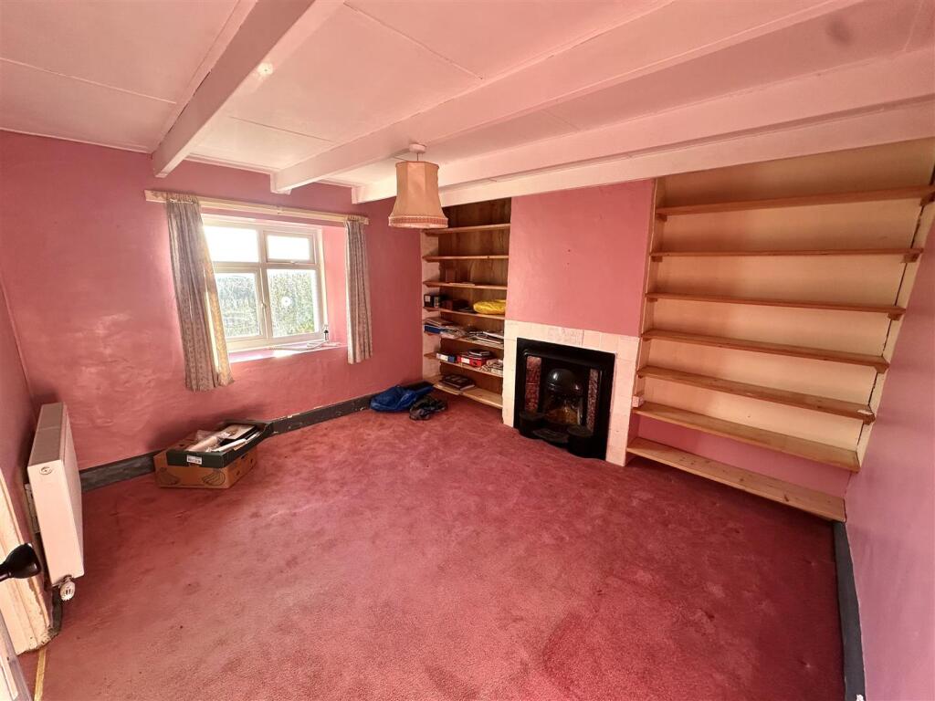 Sitting Room / Bedroom 1