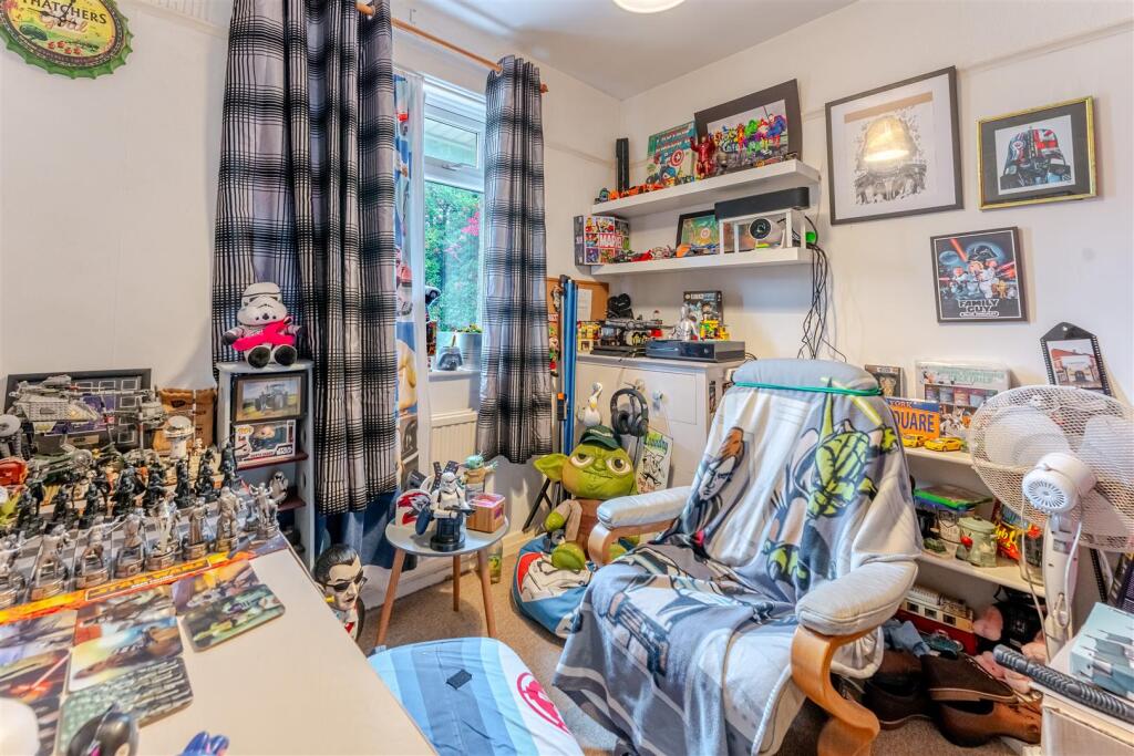 10 - bedroom.jpg
