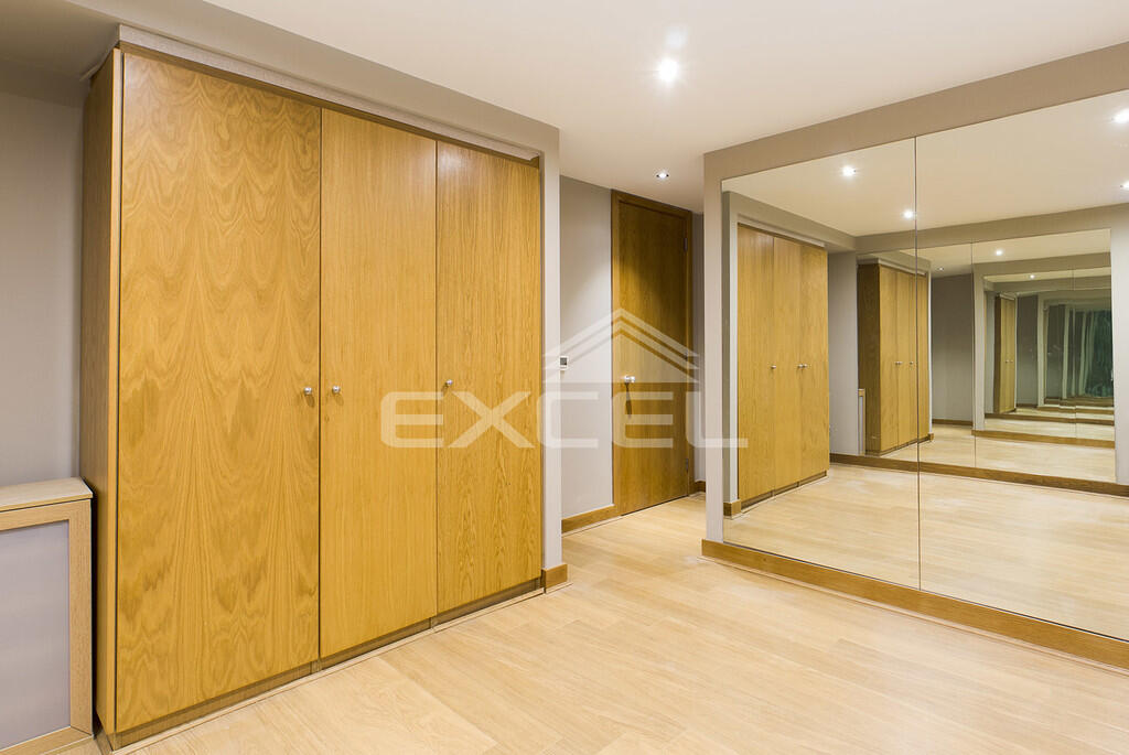 MASTER BEDROOM (1...