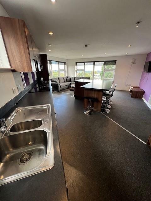 Flat 16 kitchen living Peninsula M.jpg