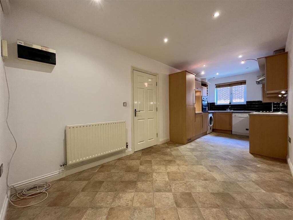 Kitchen Dining Area Aspect 3