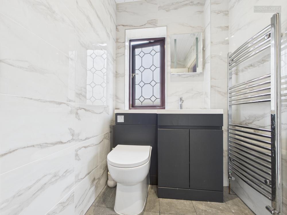 En-Suite To Master Bedroom