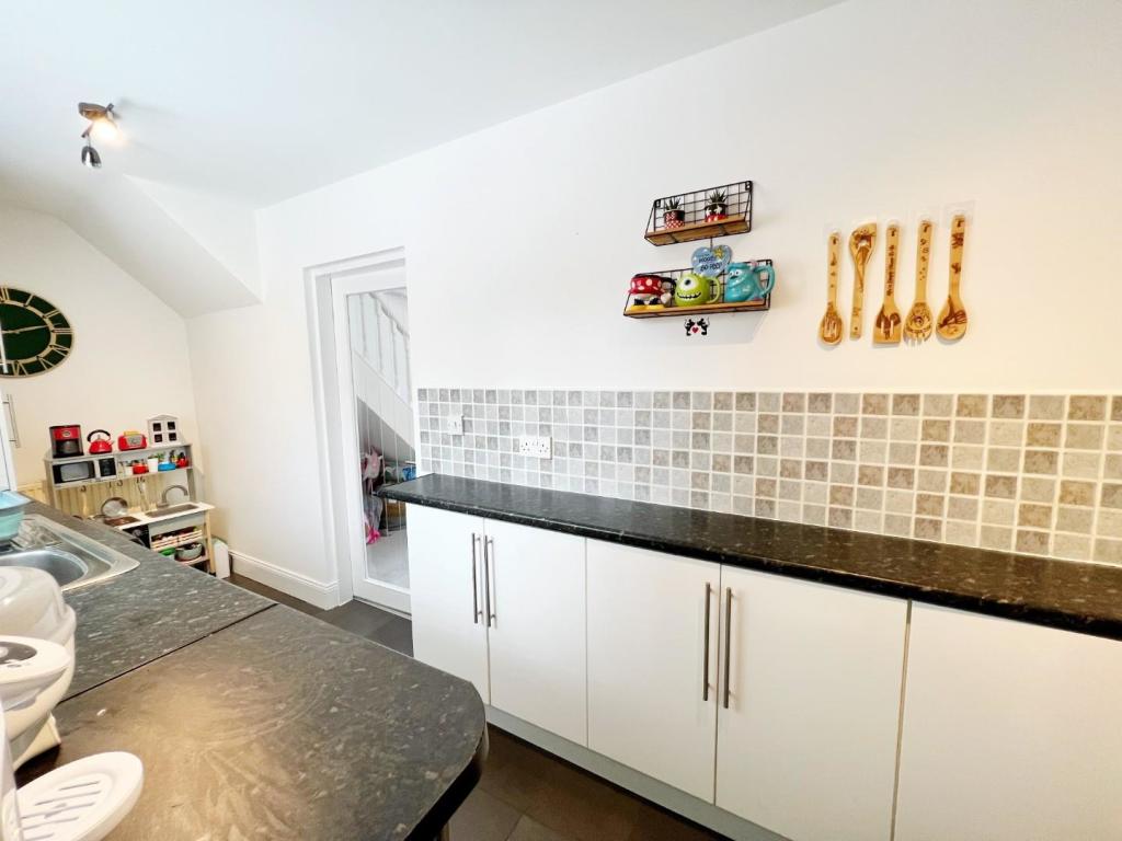 Kitchen 3.jpg