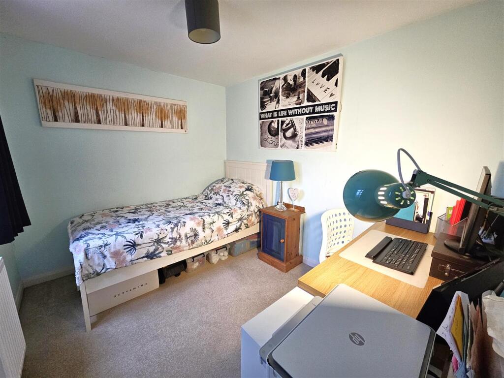 Bedroom 4.jpg