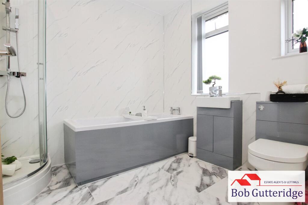 FIRST FLOOR LUXURY FOUR PIECE BATHROOM