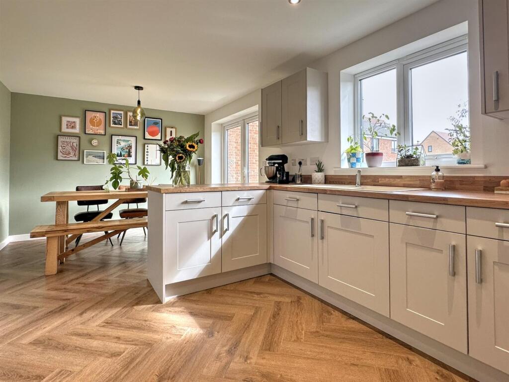 OPEN PLAN KITCHEN DINER