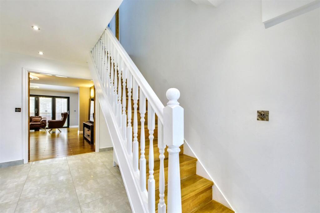 Entrance Hall_2.jpeg