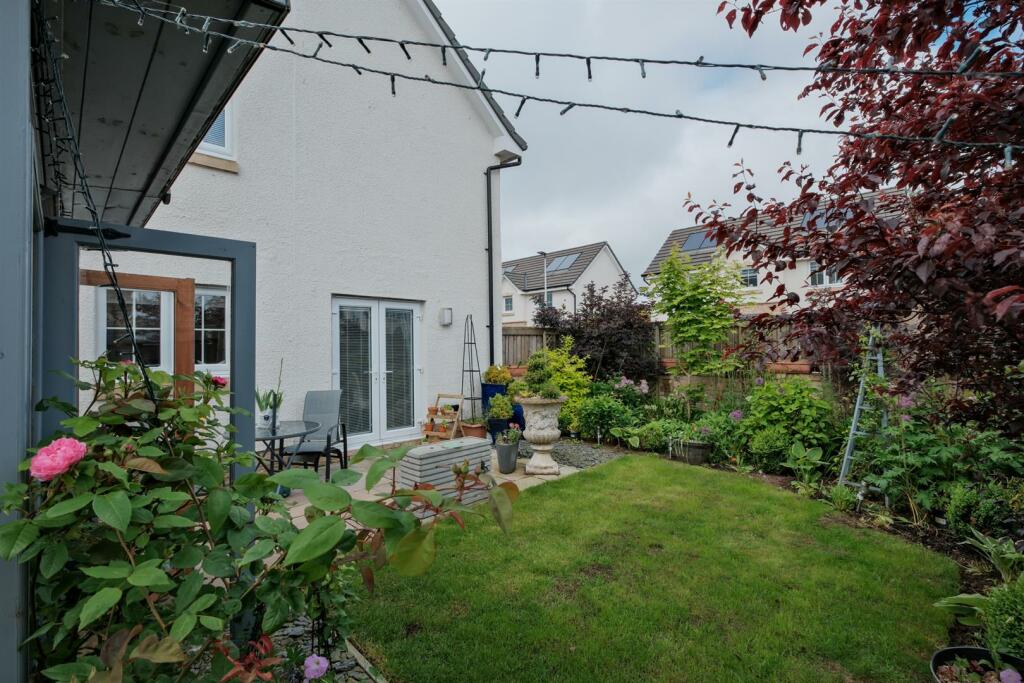 009-3 Burnhead Gardens Carluke ML8 4QL.jpg