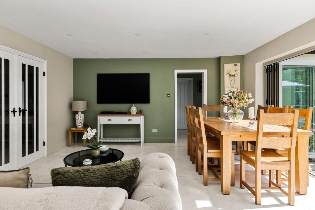 SITTING &amp; DINING