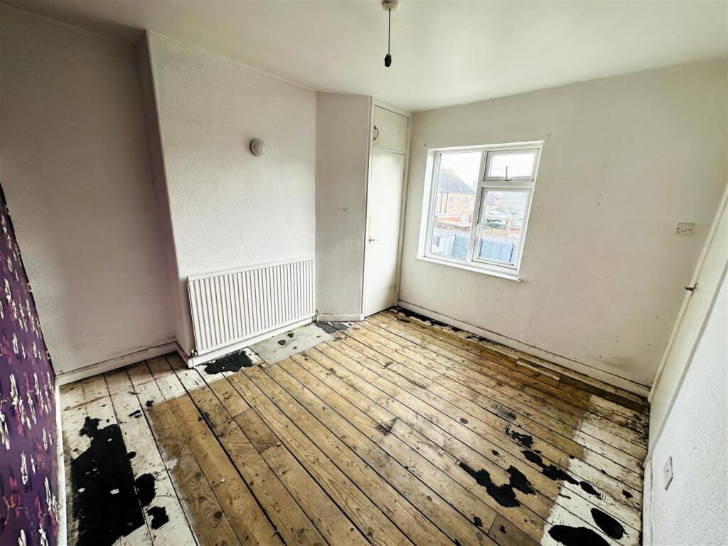 Bed 2.jpg