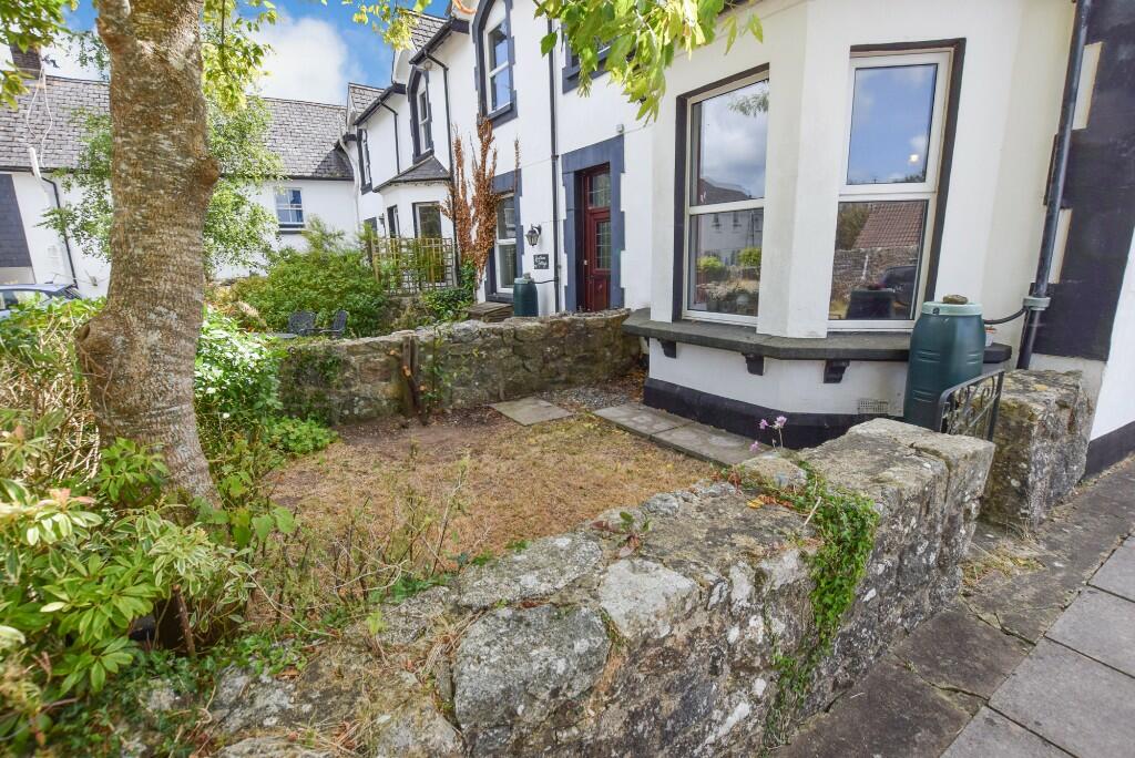 Private front garden