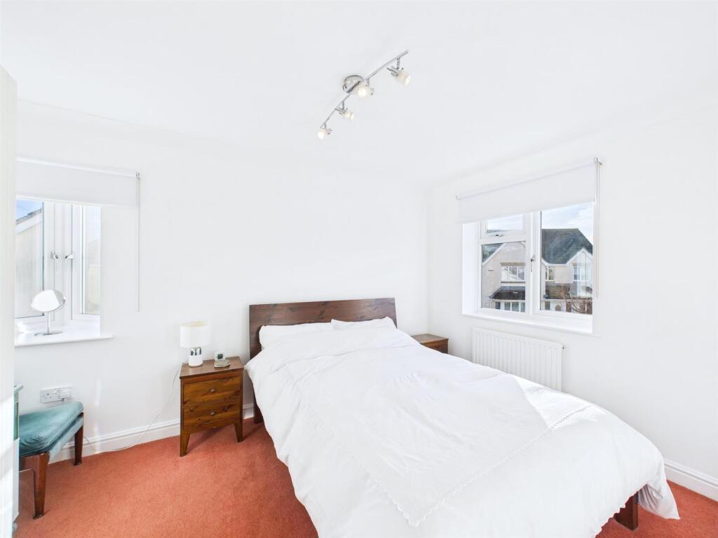 12 - 4 bed detached house.jpg