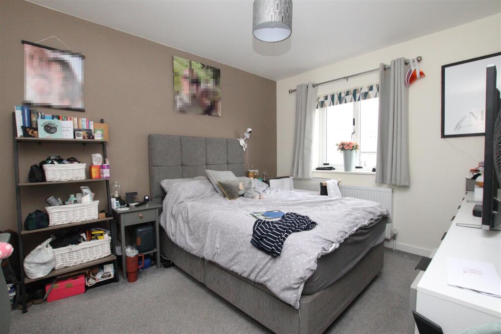 Bedroom 1.JPG