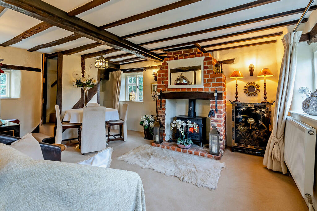 8635540-interior1...
