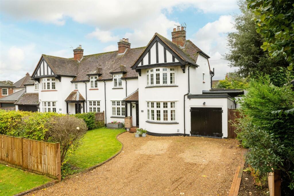 3 Coach Drive, Hitchin-43.jpg