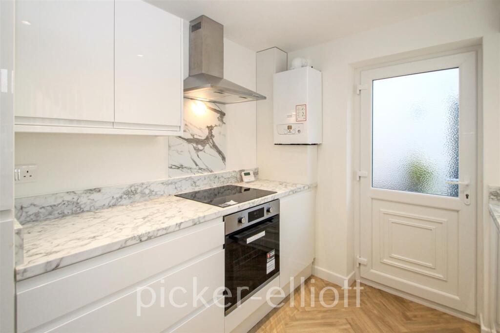 Re Fitted Kitchen
