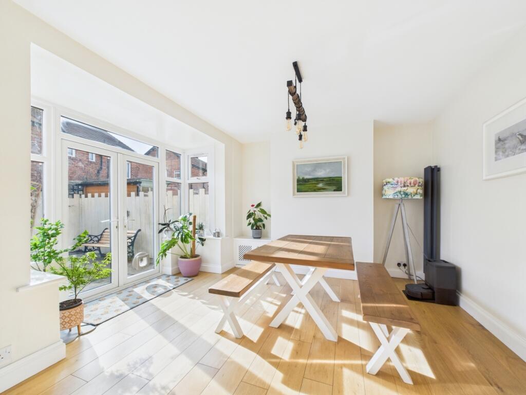 CAM02195G0-PR0067-STILL009