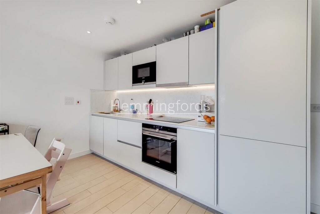 2_Kitchen-Reception-2.jpg