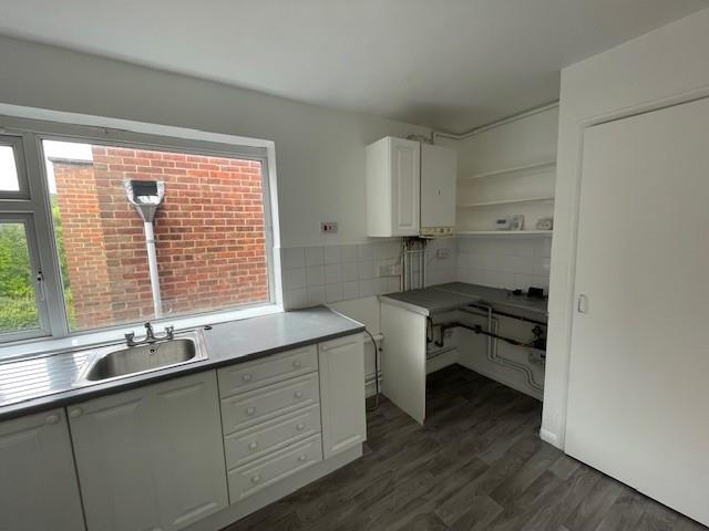 Kitchen 2.jpg