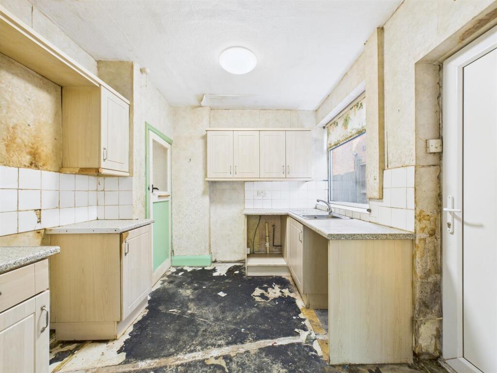 Kitchen:
