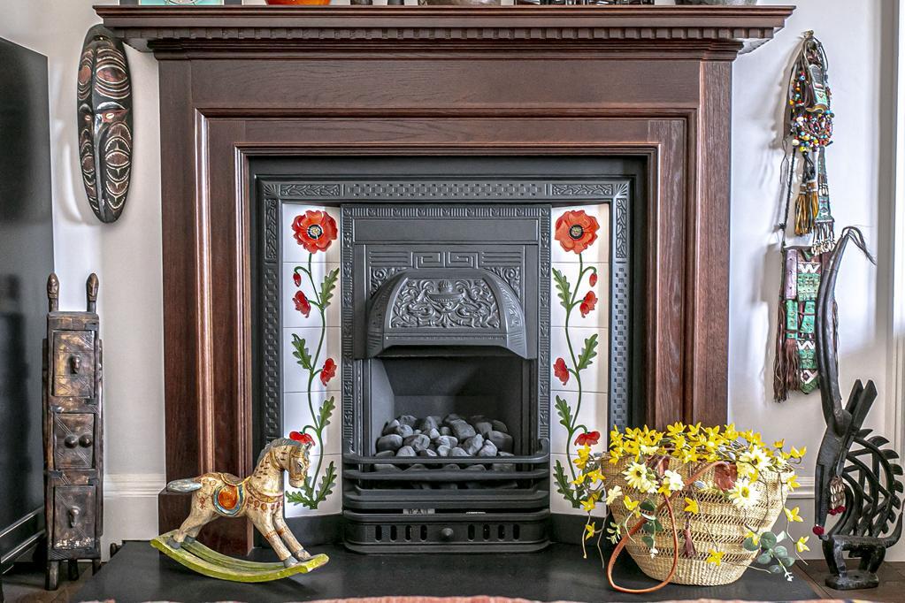LIVING ROOM DETAIL 1