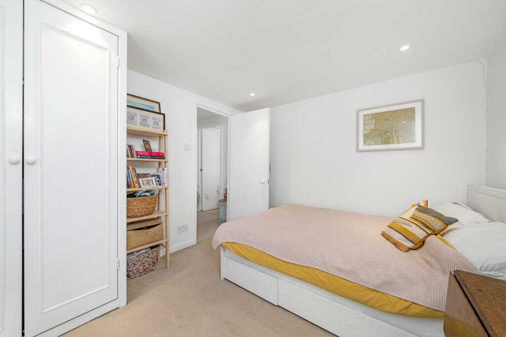 Bedroom2 (2).JPG