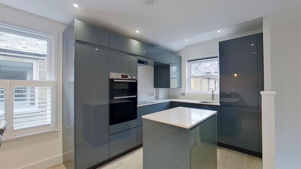 Farlton-Road-Earlsfield-SW18-11132020_204030.jpg
