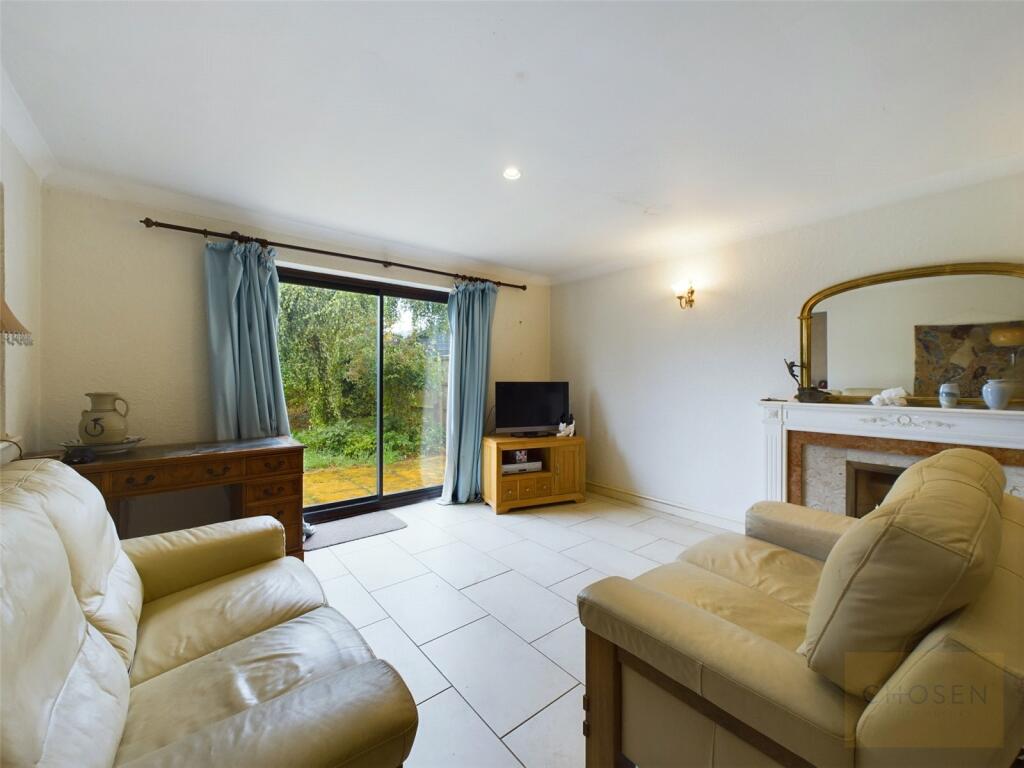 2 Reception Rooms