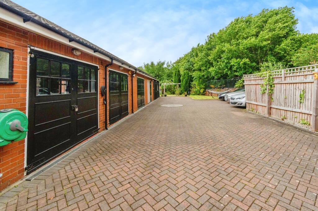 Garages &amp; Cinema