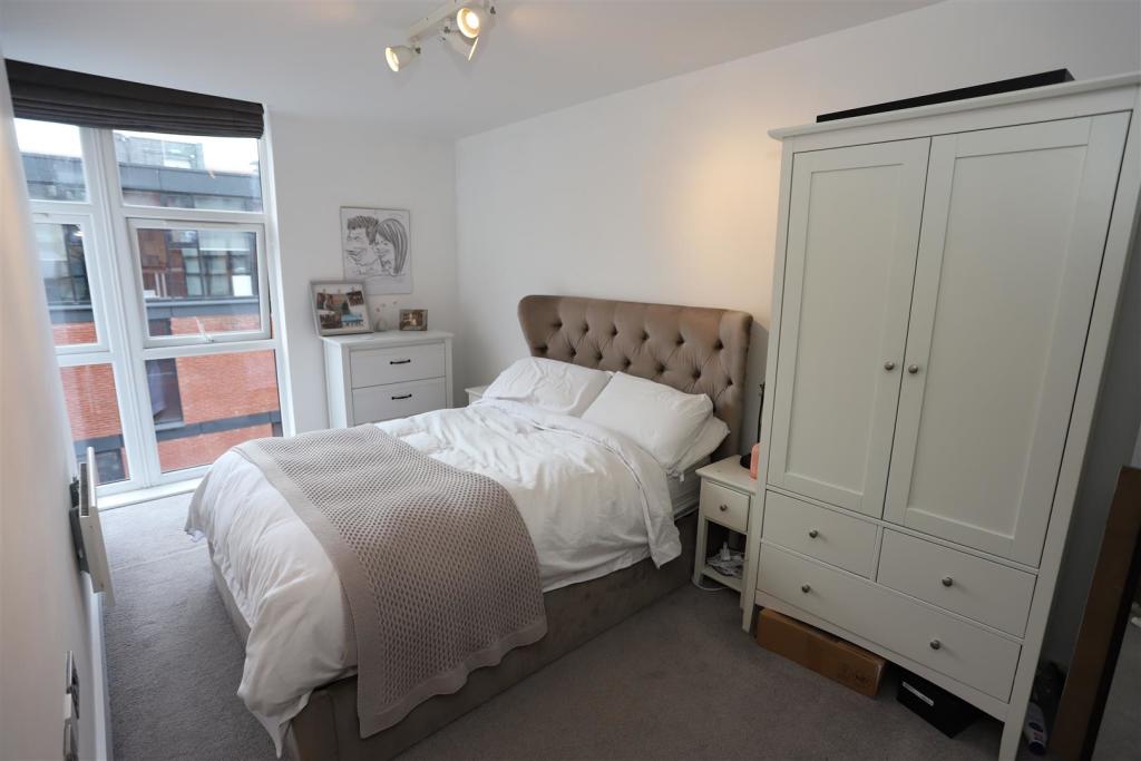bedroom1.JPG