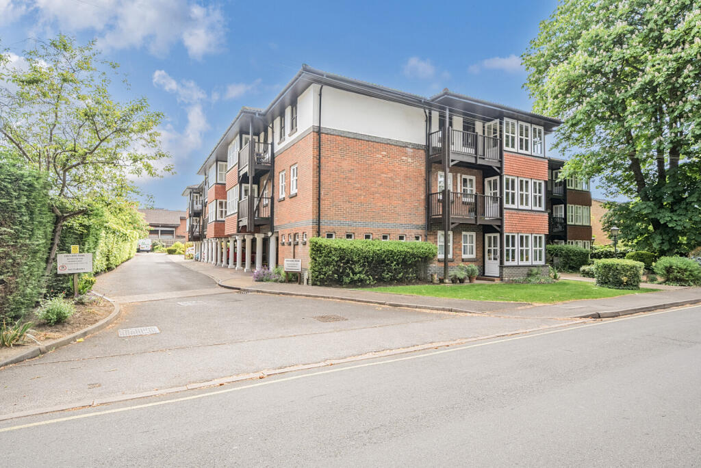 Madeira Road, West Byfleet, KT14