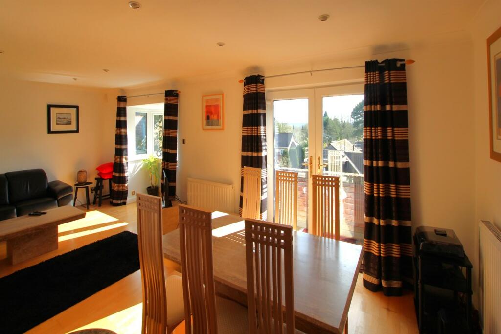 Open Plan Lounge/Din