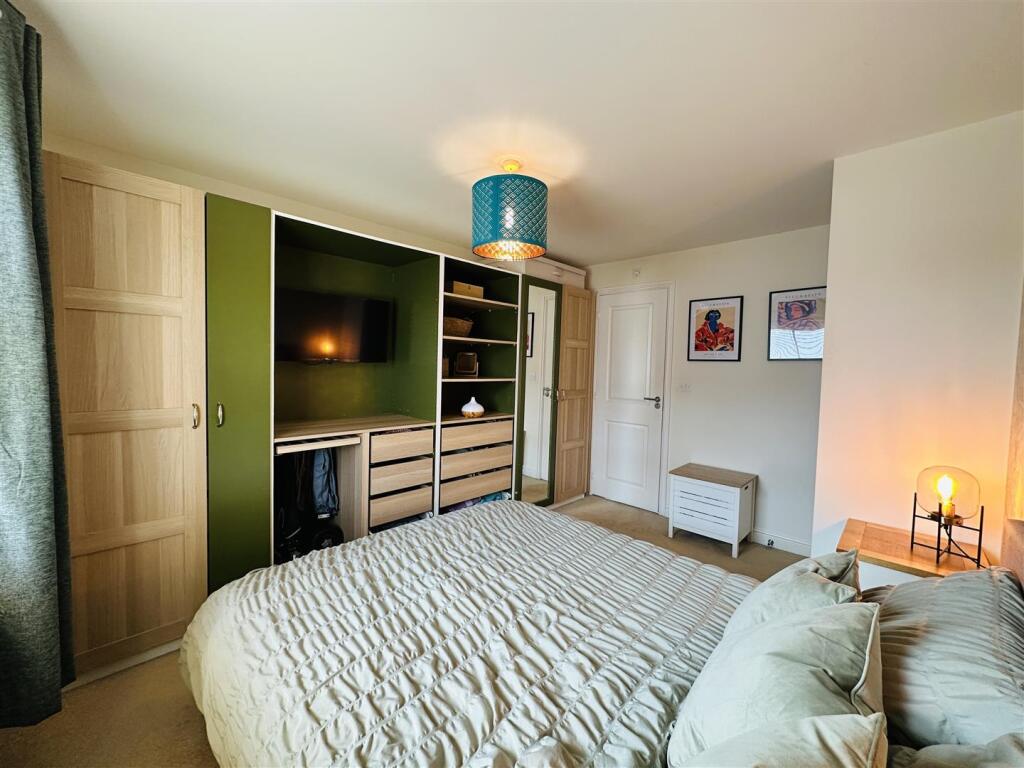 bed1 1.jpg