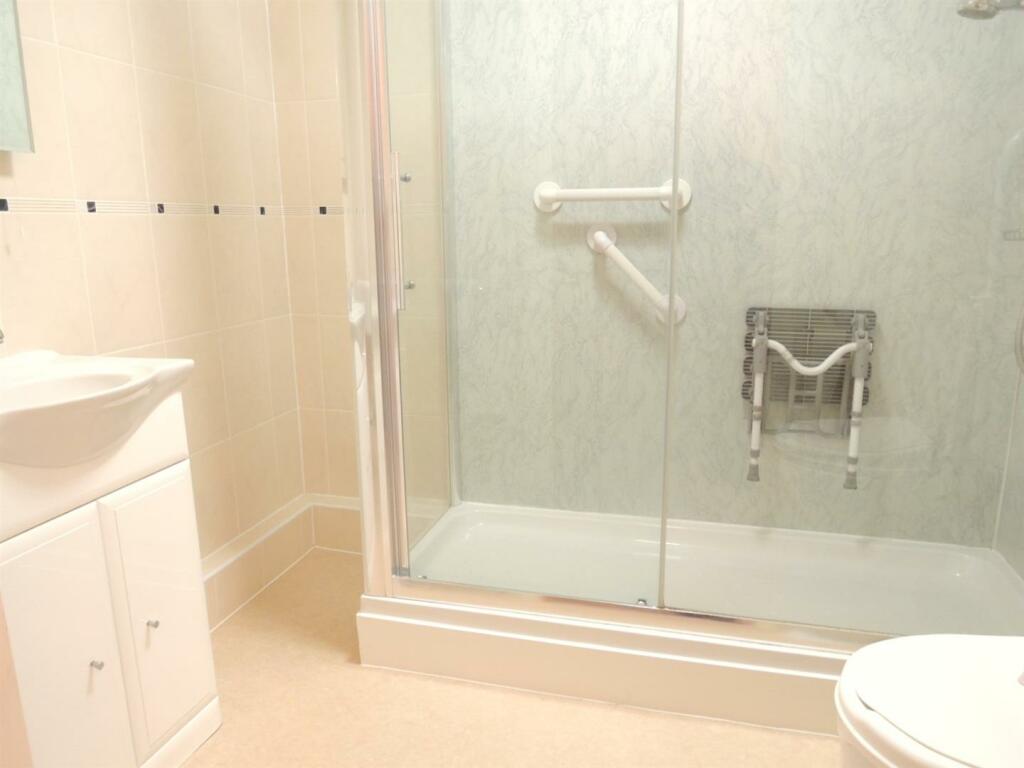 Shower Room: