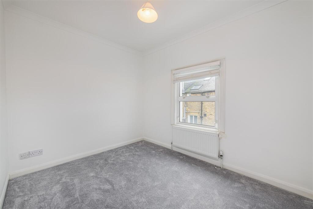 30 Deodar Rd Bed 4.jpg