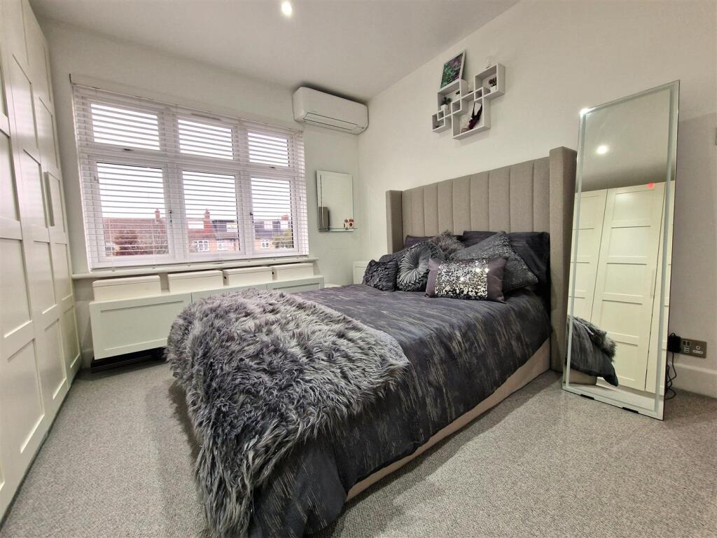 Bed 1a.jpg