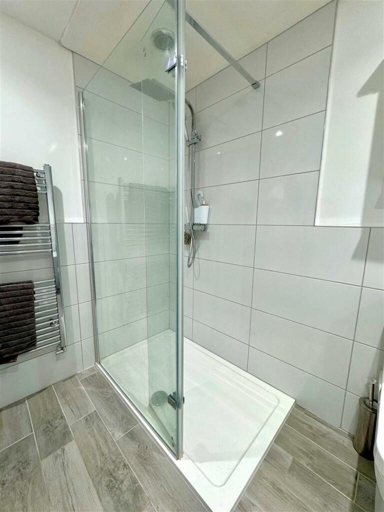 bathroom 2.jpg