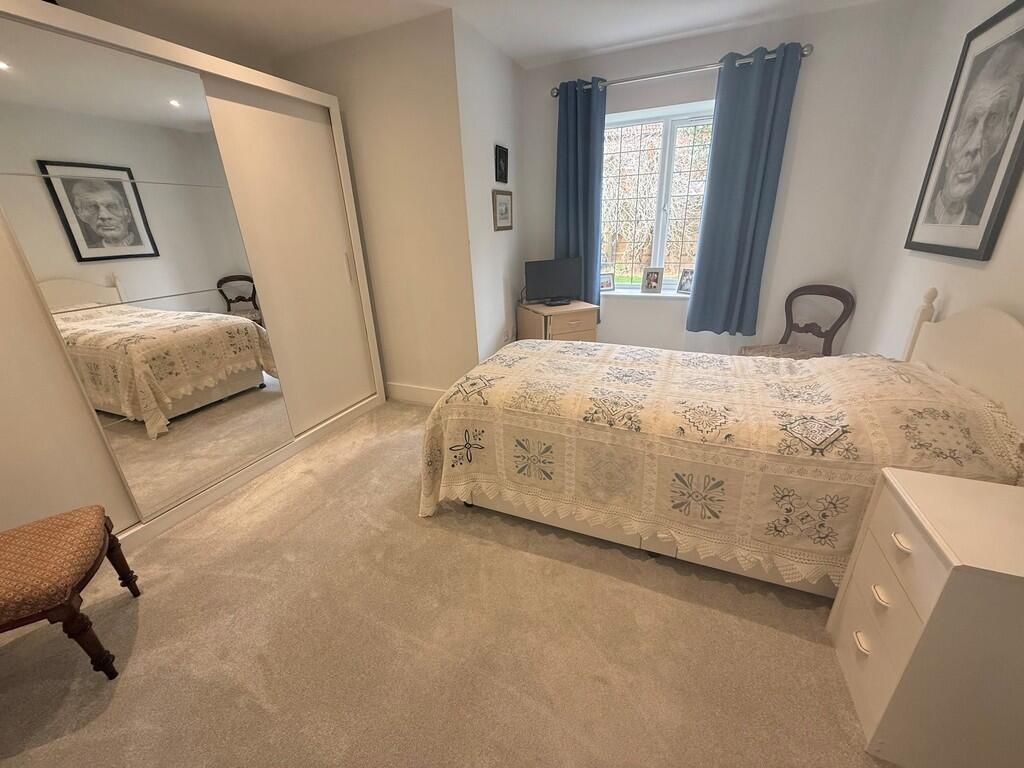 2 Harwood Apartme...