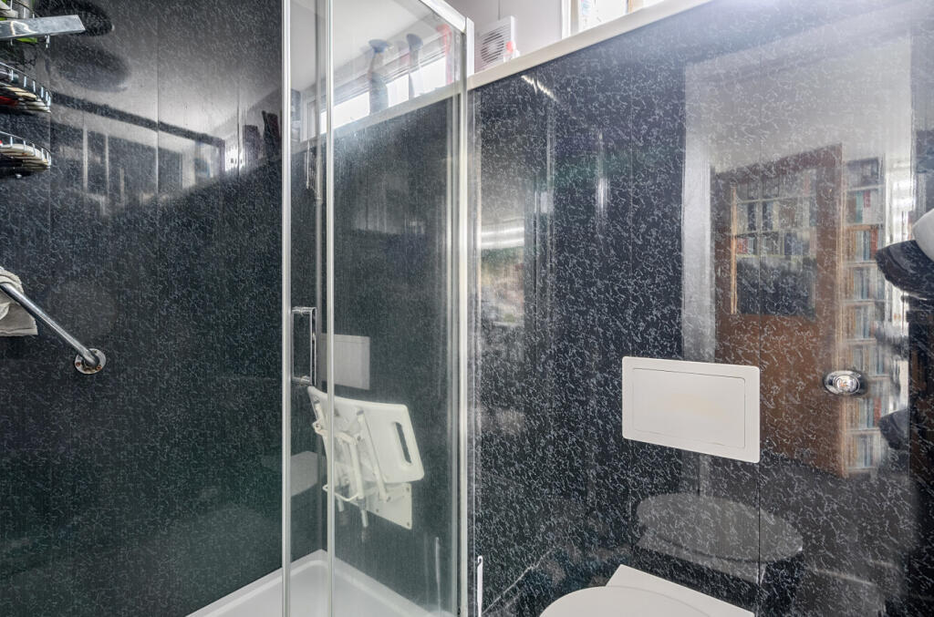 1317645-2-685c1dd...