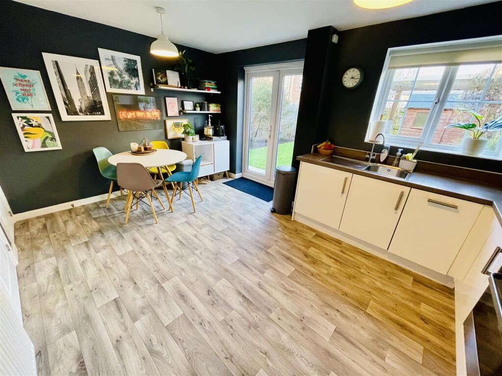 Kitchen/Dining Room