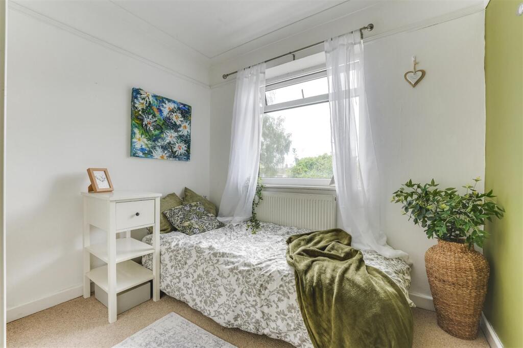 Bed 4.jpg