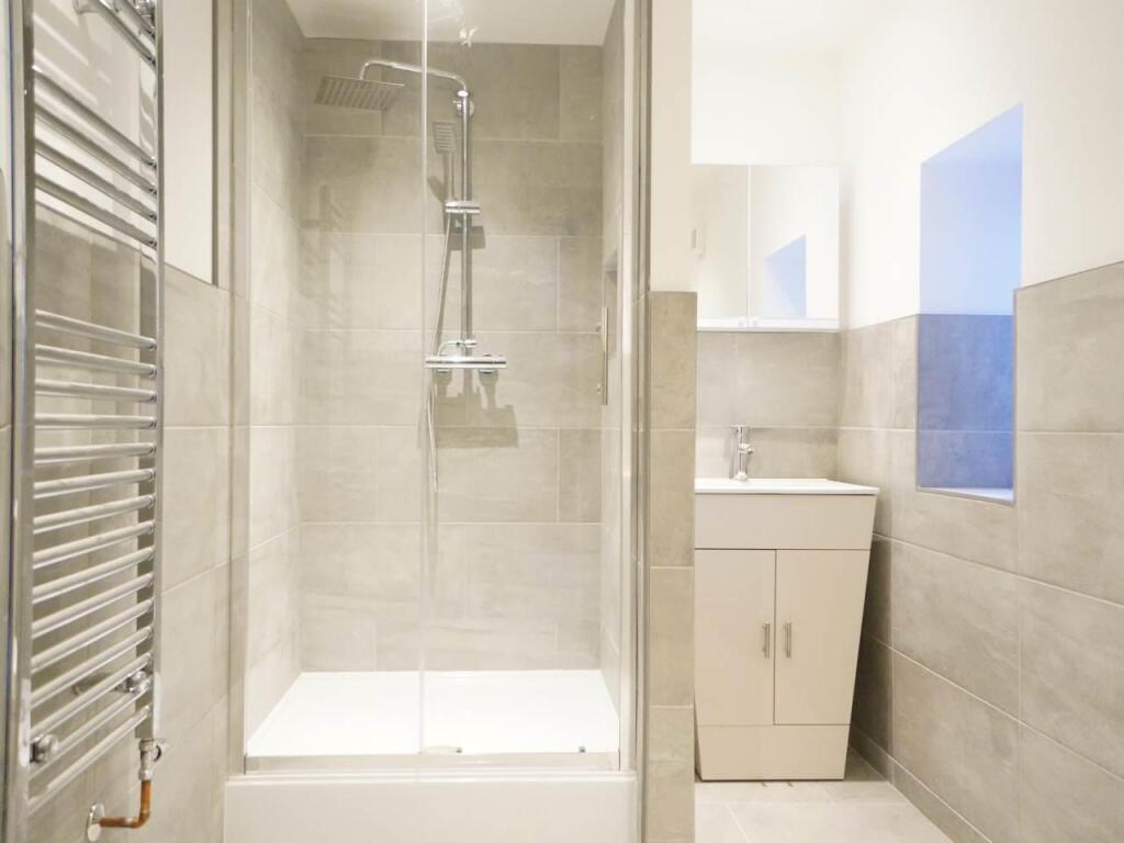 ensuite shower room .JPG