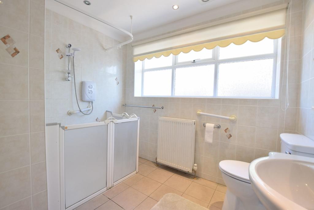GROUND FLOOR SHOWER ROOM