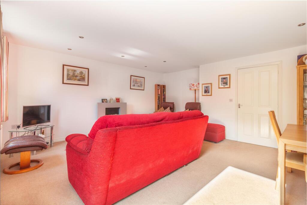 Living room 6.jpg