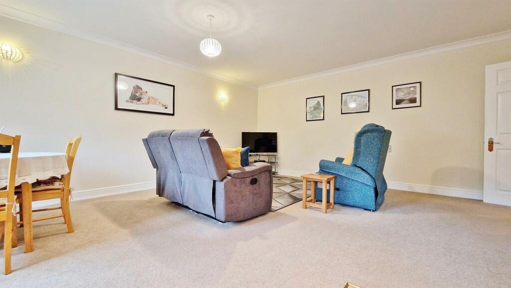 Lounge/Kitchen