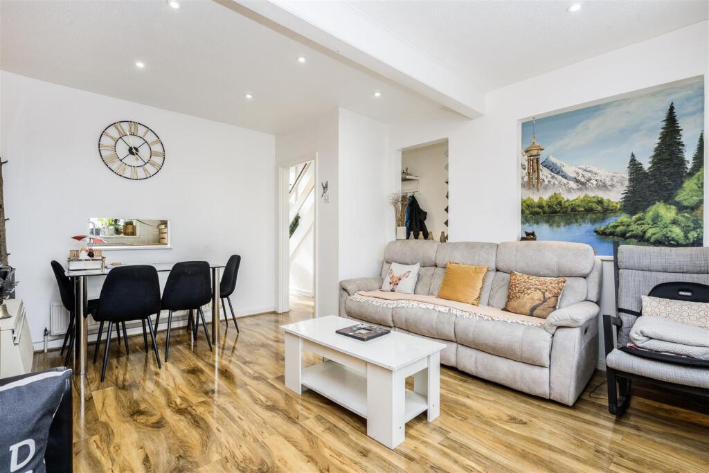 Davidson Frost-Wellings, DFW, Kenmore Road, Living