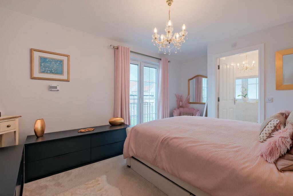 038-3 Burnhead Gardens Carluke ML8 4QL.jpg