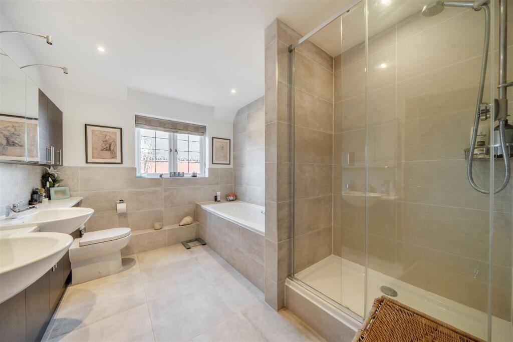 En-suite to Master Bedroom