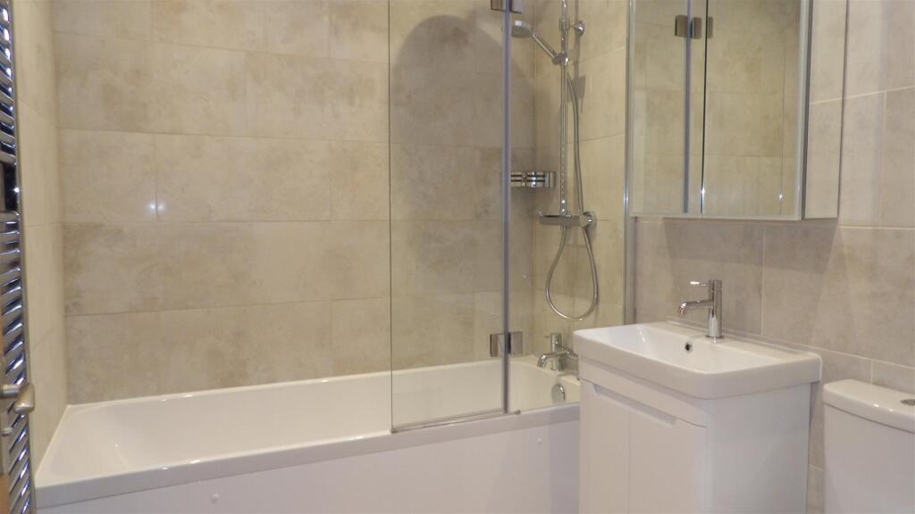 The Cow Shed - Bathroom.JPG